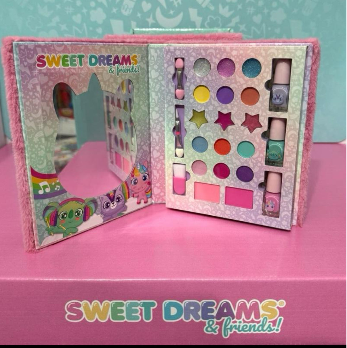 Sweet dreams and Friends makeup book